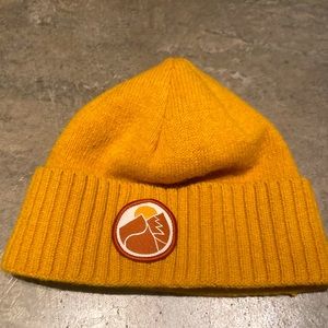 Patagonia beanie mustard yellow new